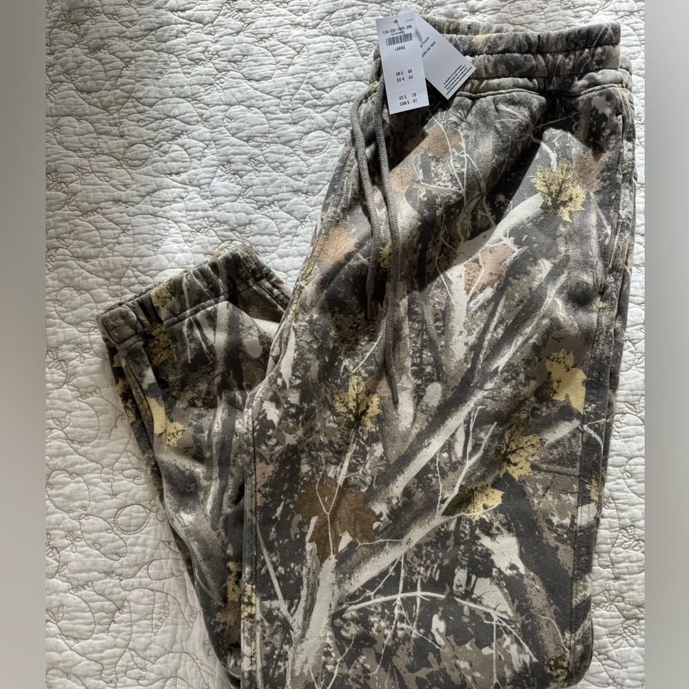 Essential Sweatpant | Gray, Camo L
SOLD OUT ON A&F WEBSITE